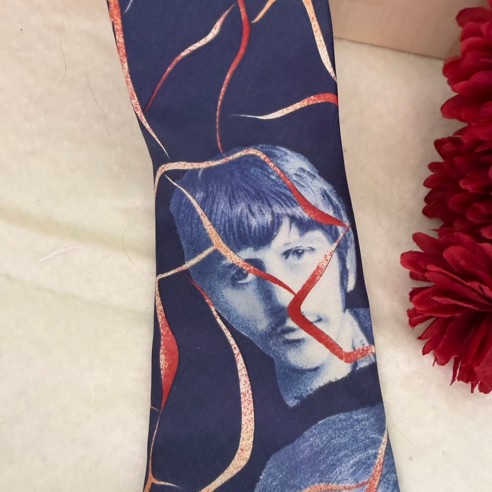 Vintage Beatles Silk Tie with Blue and Red Design - Picture 4 of 13